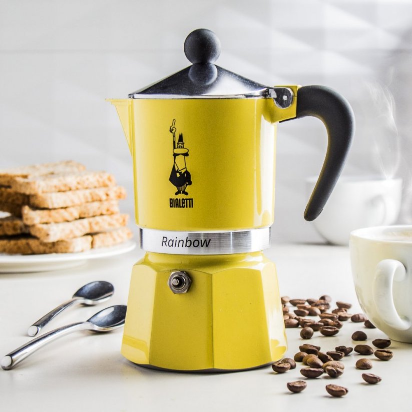 Moka kettle Bialetti Rainbow 3 como una de las más famosas alternativas de preparación de café.