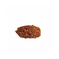 Té de rooibos natural sobre un fondo blanco, vista lateral.