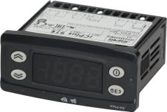 Schwaarze digitale Thermostat mat engem Display, Pfeilknäppercher an de Knäppercher SET an Ausschalter. Schwaarze digitale Thermostat mat engem Display, Pfeilknäppercher an de Knäppercher SET an Ausschalter.