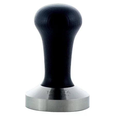 Tamper à café manuel avec une poignée en bois noir et un diamètre de 57 mm.
