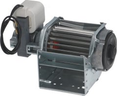 Tangential-Ventilator mat zylindreschem Schaufelrotor, wäissem Motor an engem Blechgehäus.
