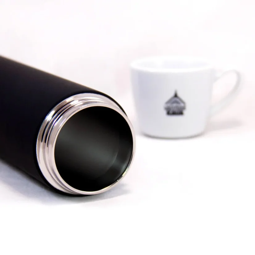 Asobu Le Baton 500 ml gold thermos mug with double-wall insulation that keeps your beverage warm for a long time.