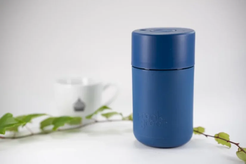 Frank Green Original thermos in Deep Ocean color with a capacity of 340 ml