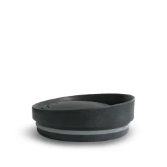 Couvercle écologique noir sur fond blanc