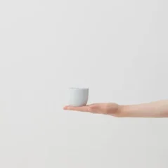 Cappuccino-Tasse Aoomi Salt Mug A07, Fassungsvermögen 125 ml, in eleganter weißer Farbe. Cappuccino-Tasse Aoomi Salt Mug A07, Fassungsvermögen 125 ml, in eleganter weißer Farbe.