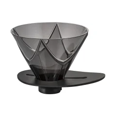 Czarny ekspres do kawy Hario V60 One Pour Dripper Mugen, odpowiedni do metody Clever Dripper. Czarny ekspres do kawy Hario V60 One Pour Dripper Mugen, odpowiedni do metody Clever Dripper.
