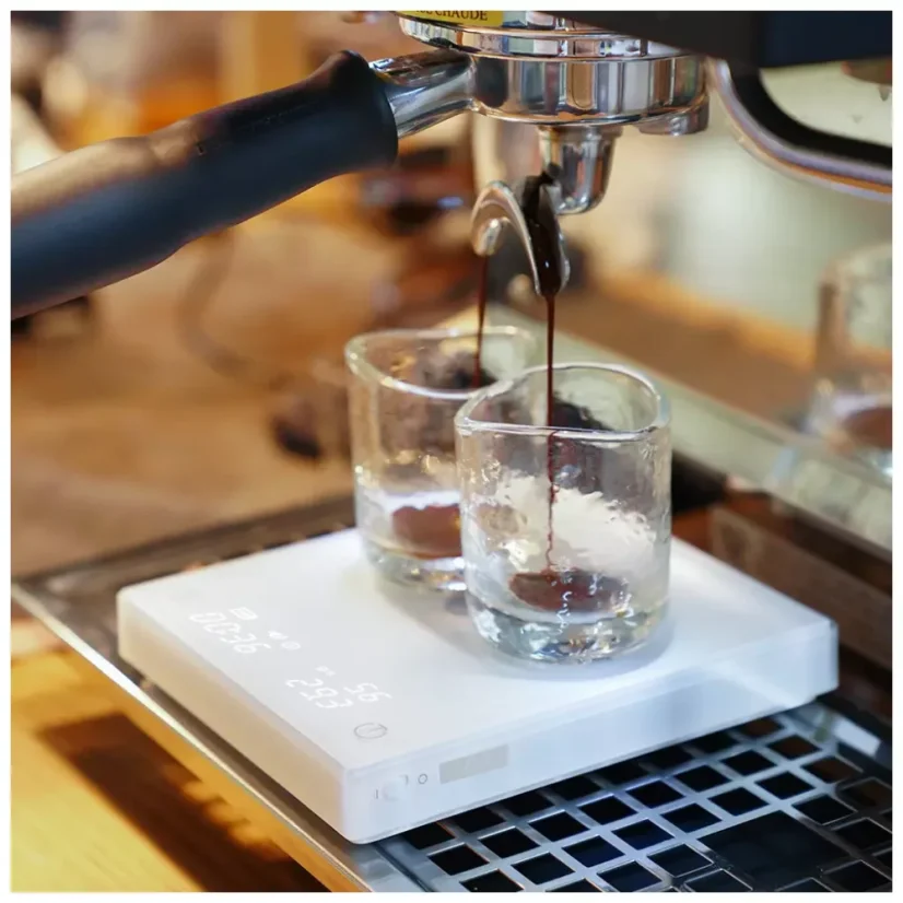 Digital barista scale Timemore Basic 2 in white.