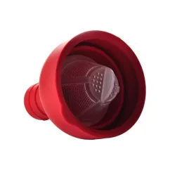 Die Hario Cold Brew Tea Filter-In Bottle mit einem Volumen von 750 ml in roter Farbe besteht aus Glas, was ein elegantes Aussehen und eine einfache Reinigung gewährleistet.