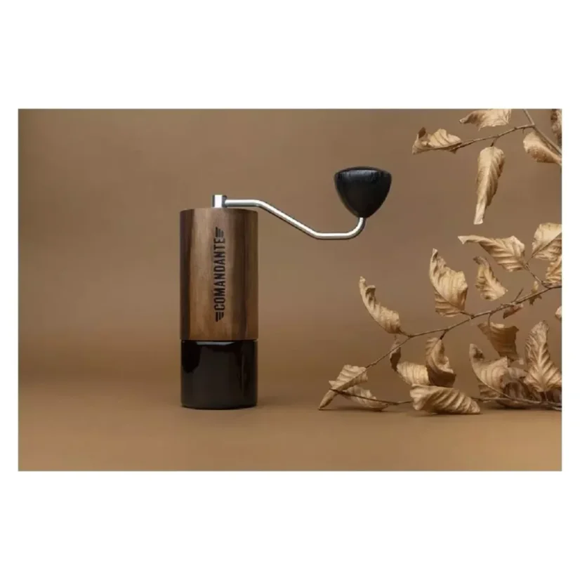The Comandante C40 MK4 Nitro Liquid Amber coffee grinder features a compact size, making it ideal for easy handling and portability.