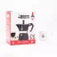 Classique cafetière moka noire Bialetti Moka Express avec une capacité de 3 tasses, adaptée pour le chauffage sur plaque halogène.
