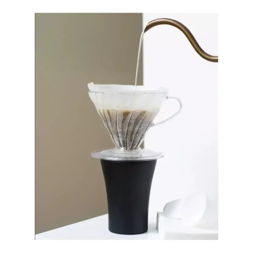 A Hario V60-02 műanyag átlátszó VDR-02T egy kiváló műanyag csepegtető, ideális aromás kávé készítéséhez.