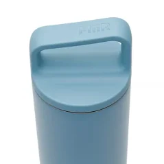 Bouteille MiiR Wide Mouth de 590 ml, idéale pour les déplacements.
