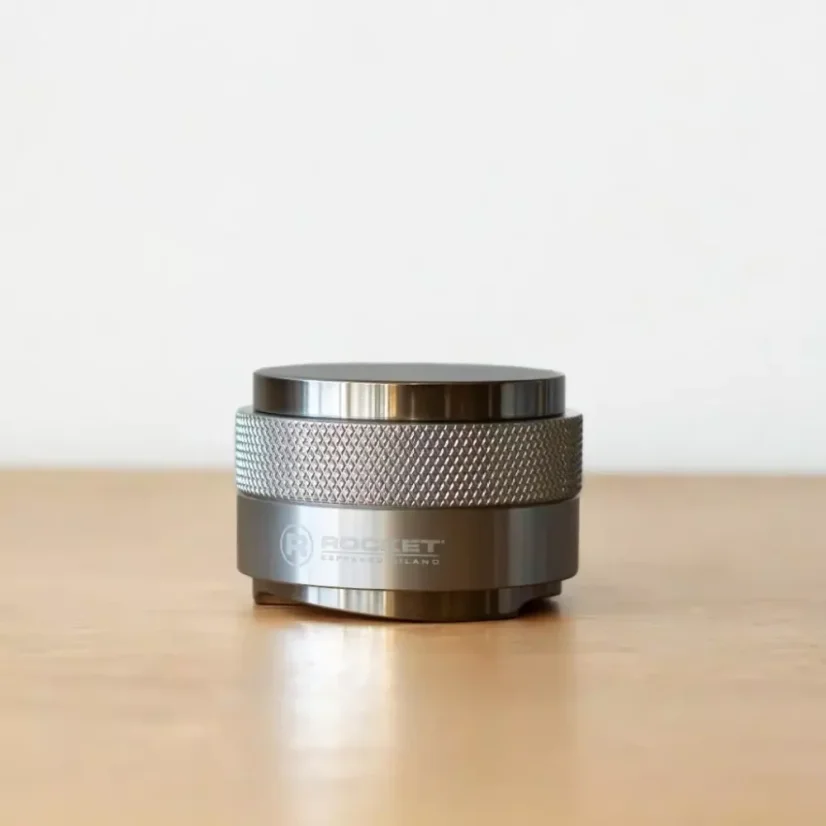 The silver 58mm tamper is perfect for precise coffee tamping and offers excellent compatibility with the Ascaso Steel UNO PID coffee machine.