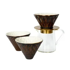 Porcelánový dripper set Loveramics Brewers vo farbe tmavo sivej, ideálny na prípravu filtrovanej kávy.