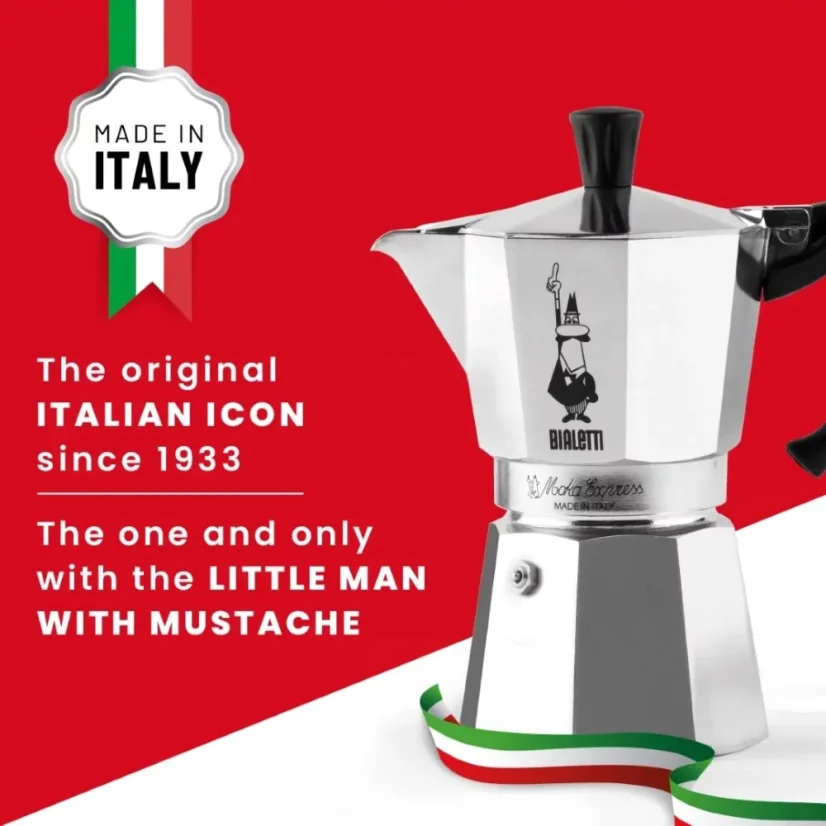 Cafetière italienne Moka en argent Bialetti Moka Express pour 3 tasses sur un fond rouge avec étiquette