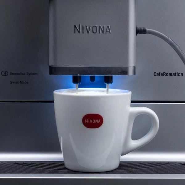 Domáci automatický kávovar Nivona NICR 970 s integrovaným mlynčekom na kávu.
