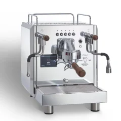 Machine à café à levier avec écran tactile. Machine à café à levier avec écran tactile.