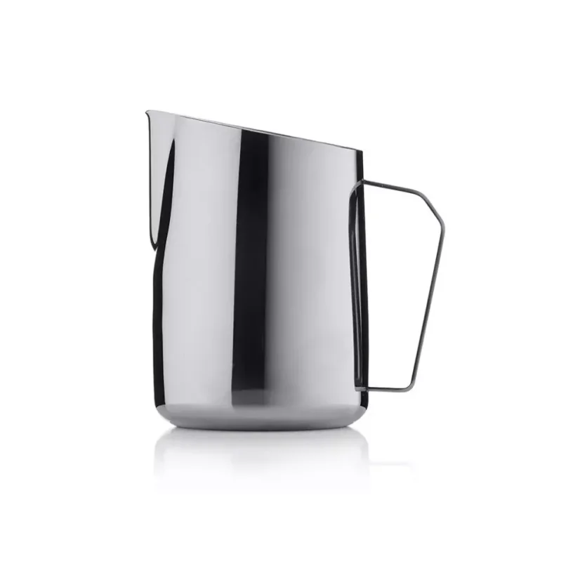 Pichet barista noir pour mousser le lait de 600 ml sur un fond blanc