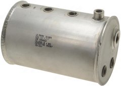Zylindresche Dampboiler aus Inox-Stol mat e puer Gewandstutzen op der Fassad an engem Opdrock mat den Donnéeën. Zylindresche Dampboiler aus Inox-Stol mat e puer Gewandstutzen op der Fassad an engem Opdrock mat den Donnéeën.