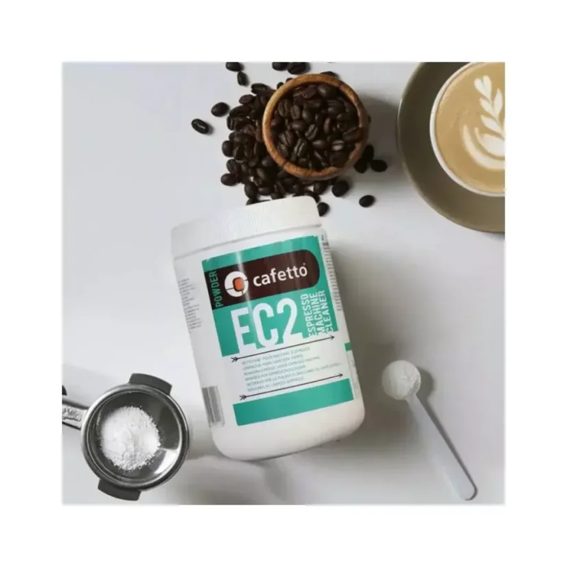 Producto para limpiar los circuitos de café en un envase de plástico blanco con estampado azul.