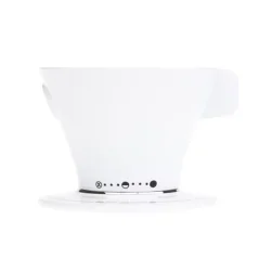 Fehér Wilfa Pour Over Dripper, ideális filterezett kávé készítéséhez.