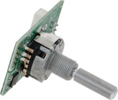 Encoder-Knäppchen mat Knäppchen op enger klenger grénger Plack an enger Metallachs mat Gewand. Encoder-Knäppchen mat Knäppchen op enger klenger grénger Plack an enger Metallachs mat Gewand.