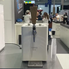 Urządzenie dozujące Tone Swiss Nitro do Nitro i Cold Brew, pracujące na napięciu 220 V, od marki Tone Swiss. Urządzenie dozujące Tone Swiss Nitro do Nitro i Cold Brew, pracujące na napięciu 220 V, od marki Tone Swiss.