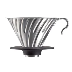 Dripper en acier inoxydable pour la préparation de café filtré.