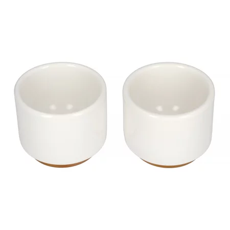 Dve biele espresso šálky Fellow Monty s objemom 90 ml, ideálne na vychutnanie kvalitného ristretta.