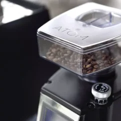 Čierny espresso mlynček na kávu Victoria Arduino Eagle One Prima. Čierny espresso mlynček na kávu Victoria Arduino Eagle One Prima.