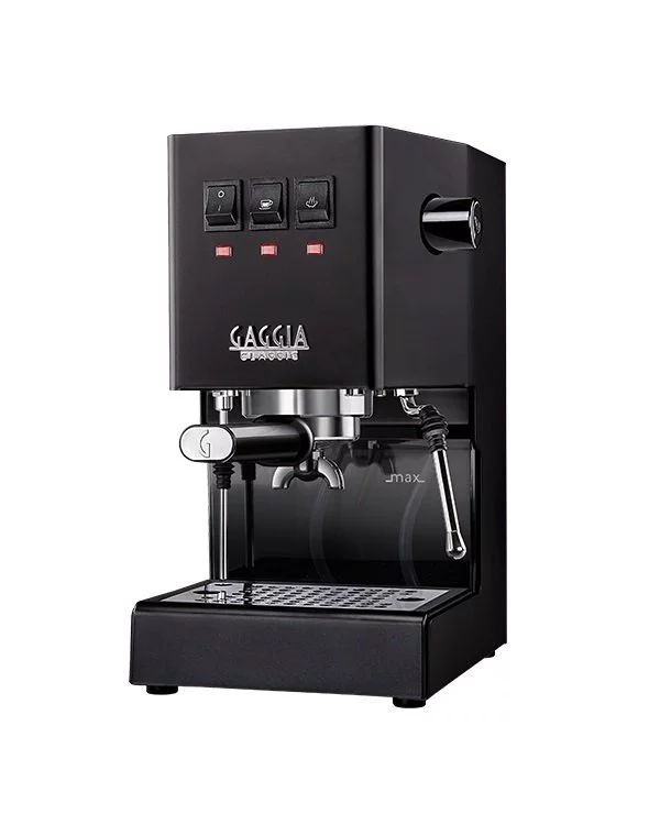 Pákový kávovar Gaggia New Classic Color v elegantnej čiernej farbe, ideálny na prípravu nápoja Lungo.
