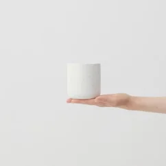 Hrnček Aoomi Salt Mug C01 s objemom 400 ml vyrobený z kameniny, ideálny na filtrovanú kávu alebo čaj. Hrnček Aoomi Salt Mug C01 s objemom 400 ml vyrobený z kameniny, ideálny na filtrovanú kávu alebo čaj.