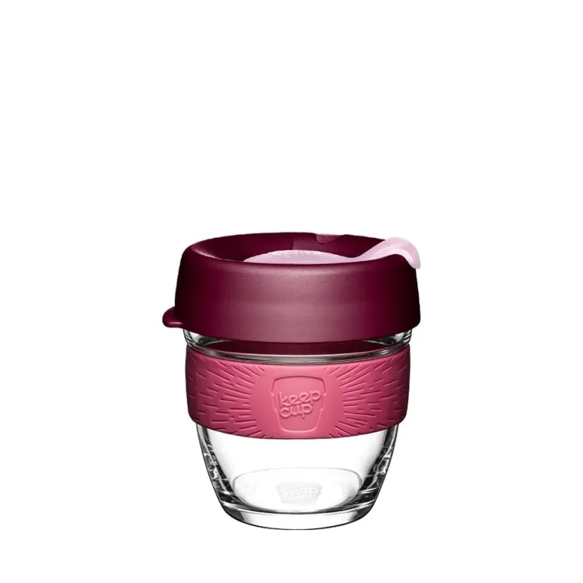 Termohrnček KeepCup Brew Bayberry s objemom 227 ml, vyrobený zo skla, ideálny na cestovné použitie.