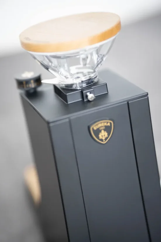 Kroppen af Eureka Single Dose kværnen og kaffehopperen.