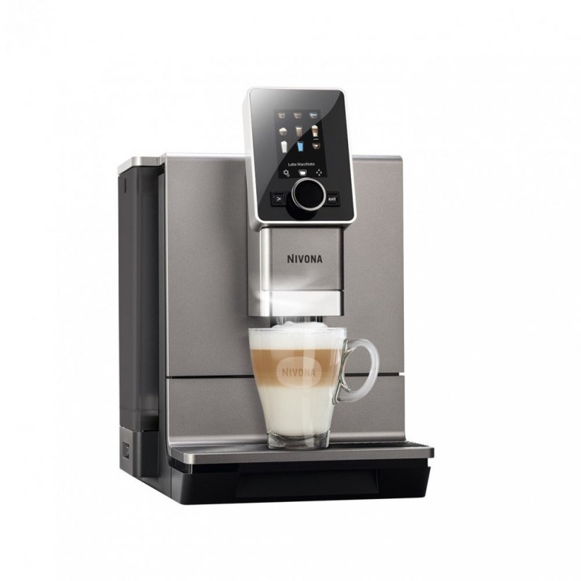 Latte préparé à partir de la machine à café Nivona NICR 930 pour usage domestique