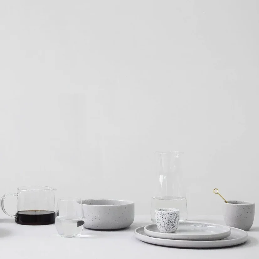 Szary porcelanowy kubek Aoomi Haze Mug 03 o pojemności 200 ml.