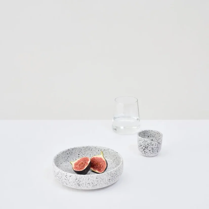Puodelis Aoomi Mess Mug 04, 80 ml talpos, pagamintas iš aukštos kokybės keramikos, puikiai tinka kasdieniam naudojimui.