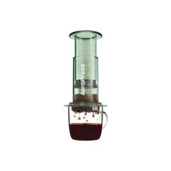 Aeropress Clear Coffee Press ma piękny czysty zielony design. Aeropress Clear Coffee Press ma piękny czysty zielony design.