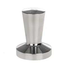 Tamponeur manuel pour café en couleur argentée avec un diamètre de 57 mm. 