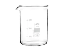 Vasija de vidrio baja con capacidad de 400 ml sobre fondo blanco.