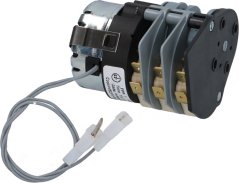 Nockenzäitschalter mat Elektromotor, dräi Schaltsegmenter an engem Speisekabel mat Steckverbinder