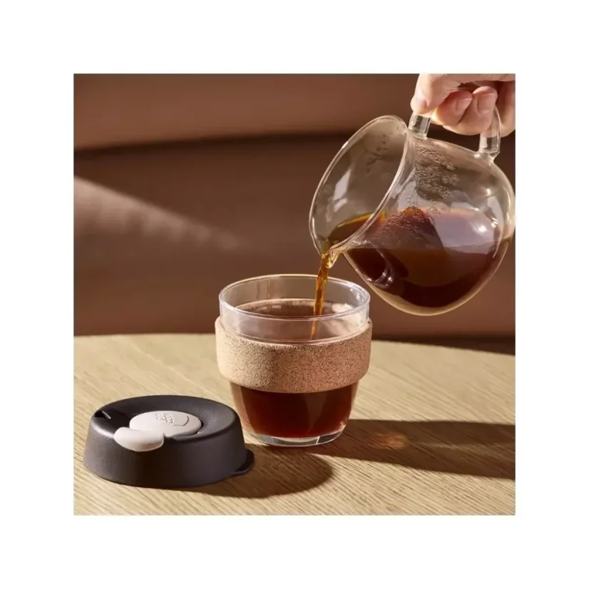 Gobelet de voyage en verre de 227 ml au design élégant qui allie esthétique et approche écologique.