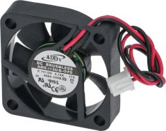 Klenge schwaarze Ventilator mat Fligele, Montagelächer an den Ecken an engem zweeadregen Kabel mat Steckverbindung Klenge schwaarze Ventilator mat Fligele, Montagelächer an den Ecken an engem zweeadregen Kabel mat Steckverbindung