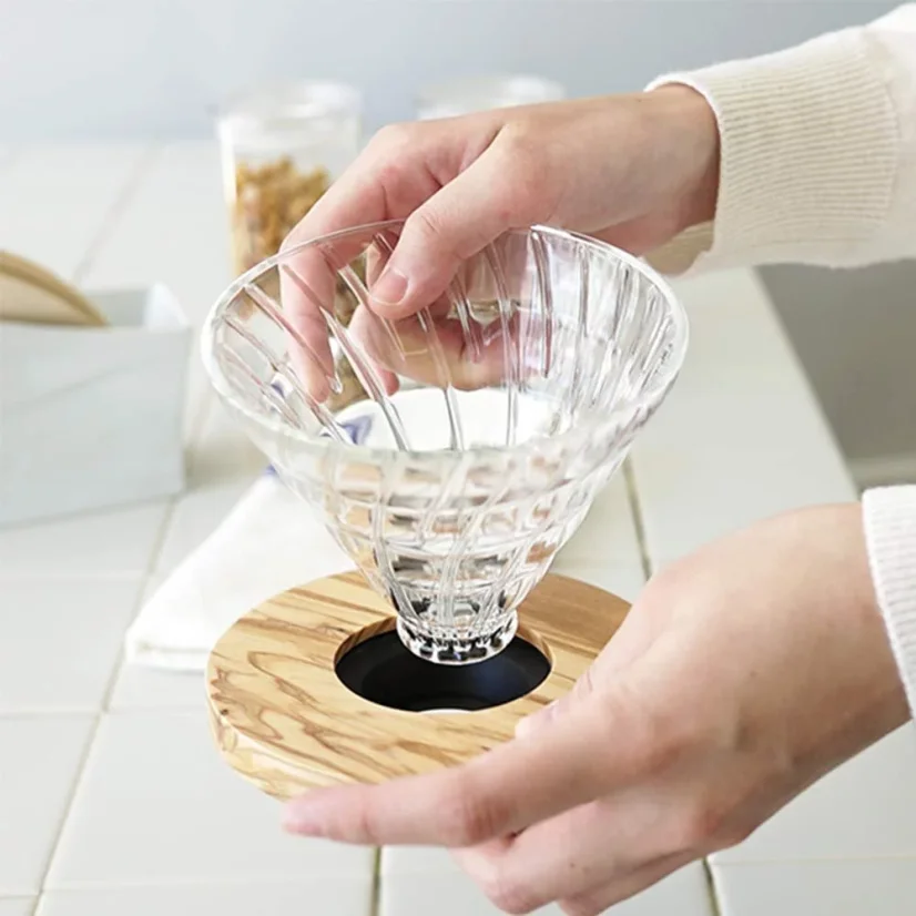 Hario V60-02 skleněný dripper Olive VDG-02-OV