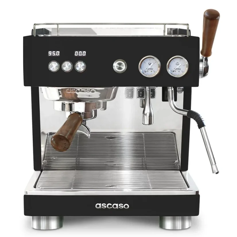 Schwarze Espressomaschine Ascaso Baby T für die Zubereitung von Espresso.