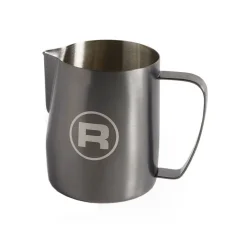 Ibric Rocket Espresso pentru spumarea laptelui, de culoare neagră, cu un volum de 600 ml. Ibric Rocket Espresso pentru spumarea laptelui, de culoare neagră, cu un volum de 600 ml.