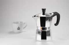 Cafetera Moka Forever Miss Prestige para preparar 2 tazas de café con una capacidad de 117 ml.
