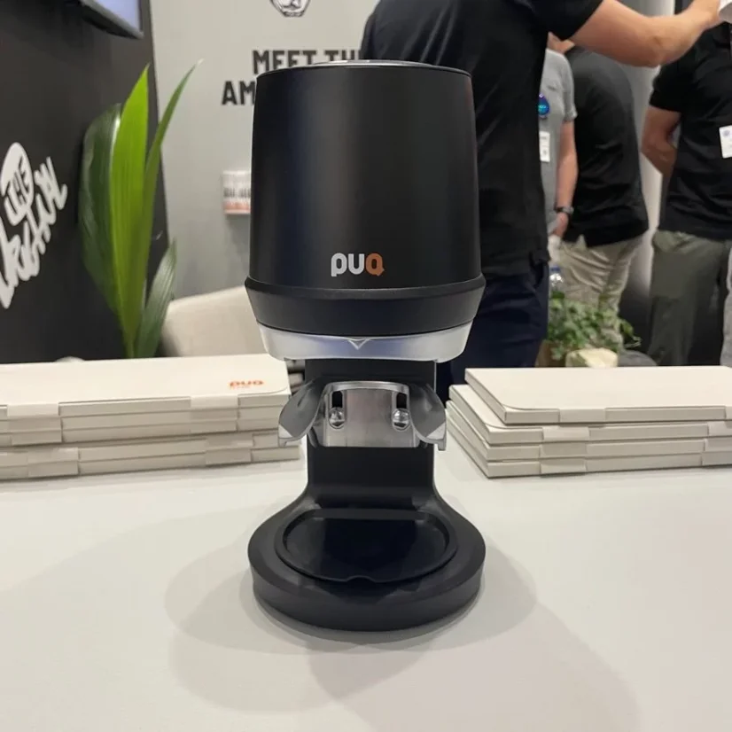 Tamper automático Puqpress Q1 con un diámetro de 58,3 mm, compatible con la cafetera Victoria Arduino Black Eagle.