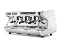 Biely profesionálny pákový kávovar Nuova Simonelli Appia Life XT 3GR s možnosťou nastavenia teploty.