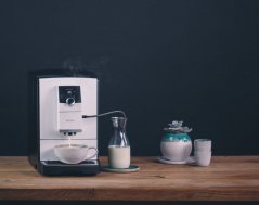 Macchina da caffè automatica Nivona 796 con contenitore per latte e cappuccinatore